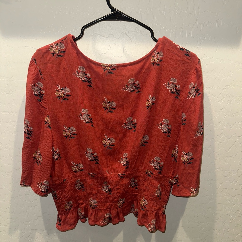 American Eagle Outfitters Rust Floral V-Neck Smocked Hem Blouse - Picture 3 of 3